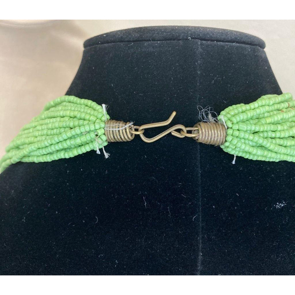 Green necklace and bracelet bundle - Picture 5 of 10